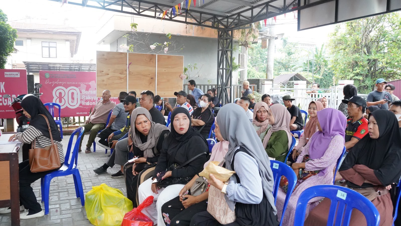 Korban Kebakaran Kelurahan Melayu Terima Bantuan, Pemilik Rumah Dapat Rp24 Juta