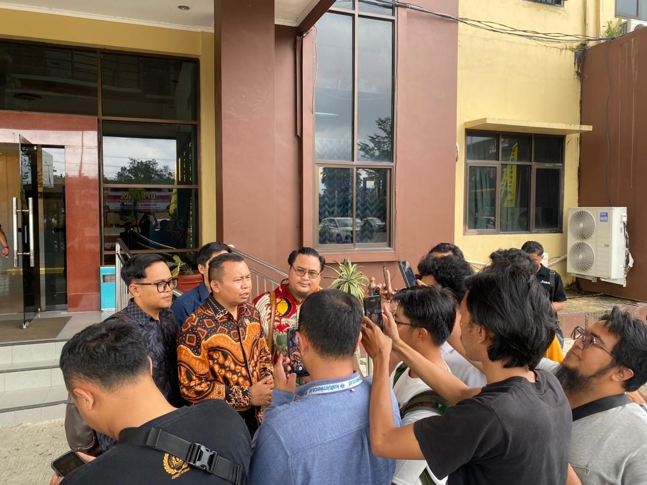 Empat Mahasiswa Tersangka Kasus Bom Molotov Dibebaskan, Penasehat Hukum Apresiasi Polresta Samarinda